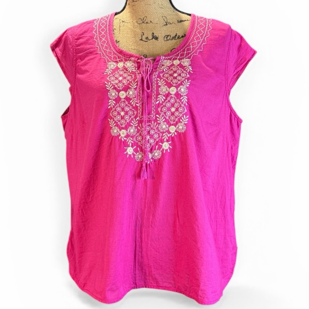 Izod Petite Hot Pink Top with White Embroidered Stitching. EC.  Size PXL